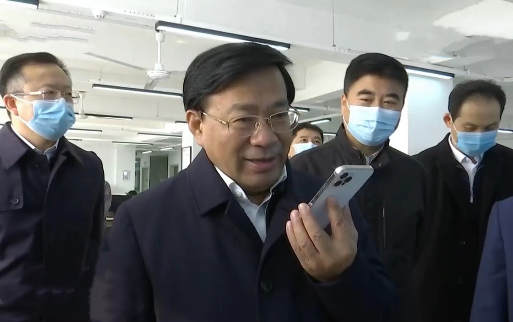 19 吉林省委副书记、省长韩俊莅临j9国际集团伊通供热 2021.11.2.jpg