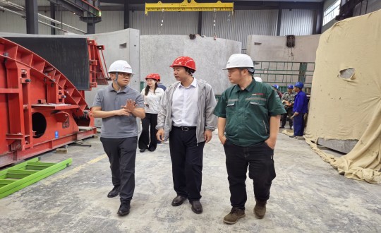 2024年7月5日，市建委初审工作组一行到访装配式总公司实地调查调研_副本.jpg